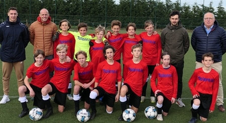 Voetbal Talent-is scoort